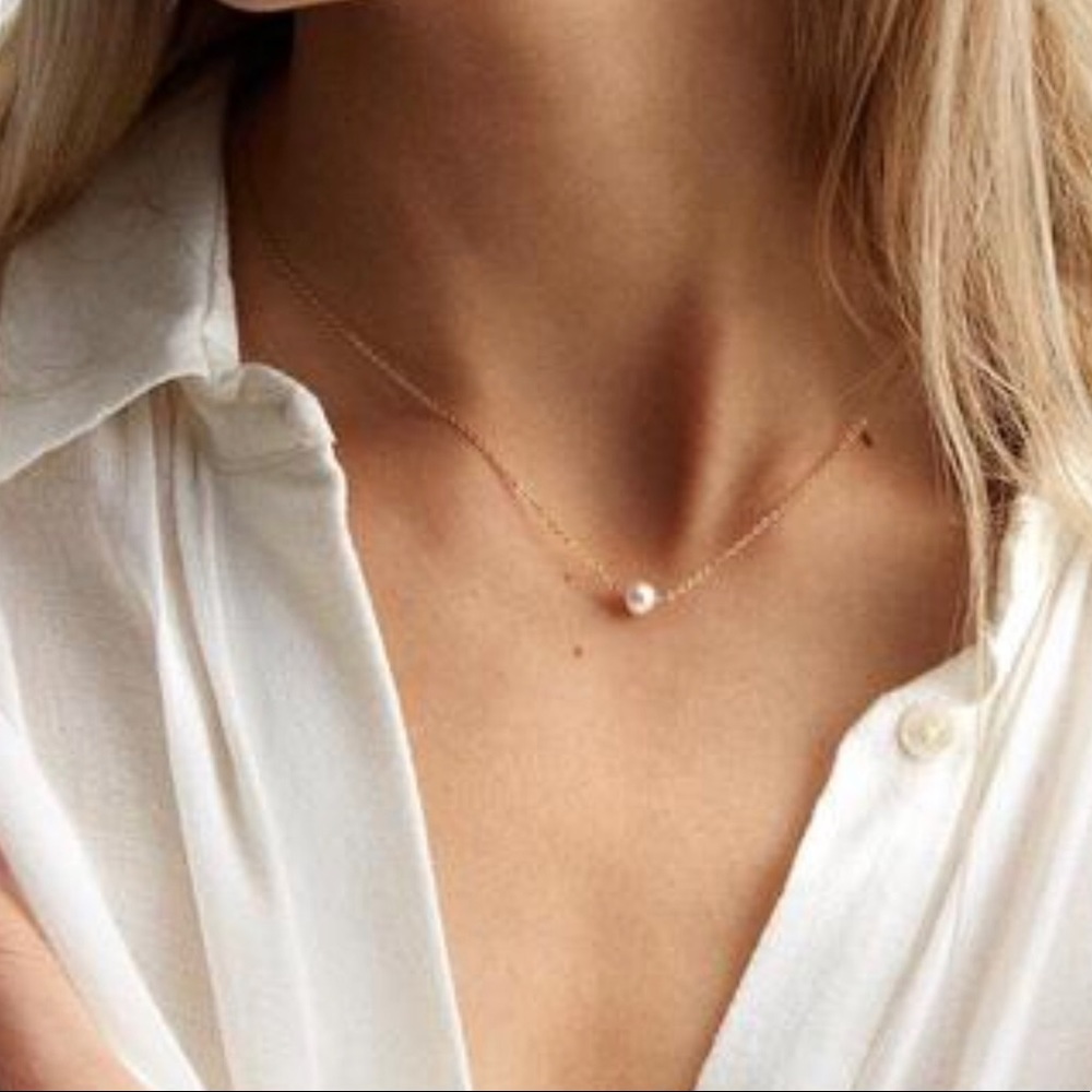 DAINTY SINGLE PEARL NECKLACE